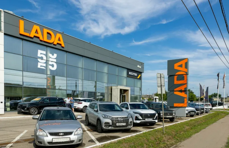 Агат на Комсомольском, Lada