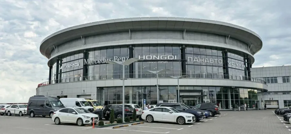 Hongqi, Панавто Запад
